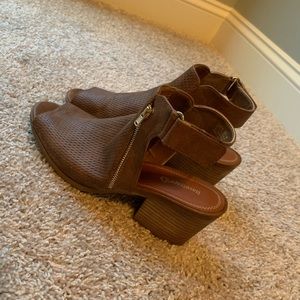 Bare traps Bare toe booties! 9.5